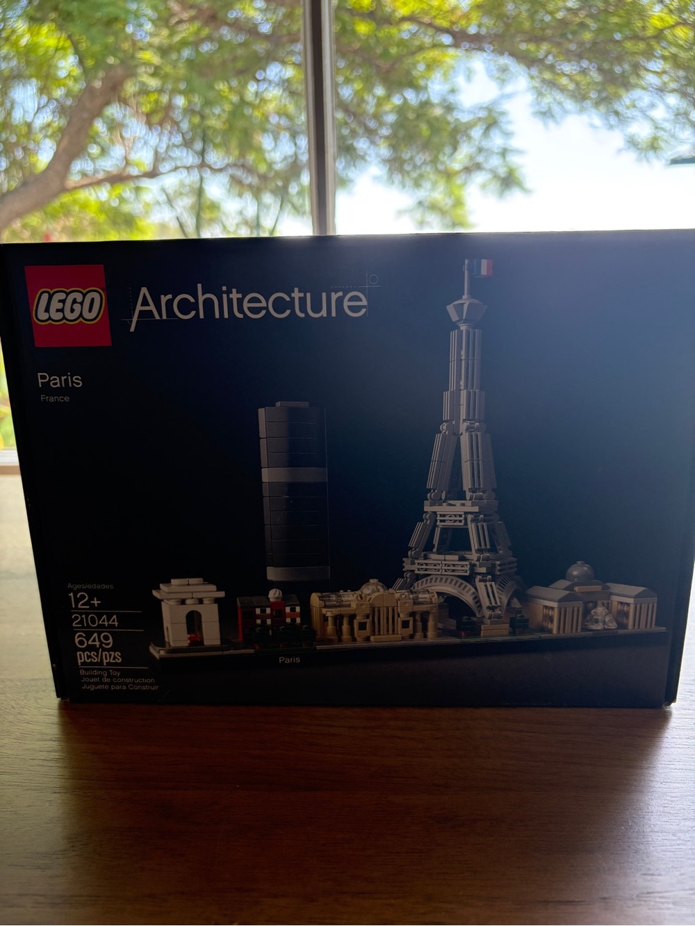 NIB UNOPENED Lego Architecture Paris Skyline in Black and Gray with White Accent